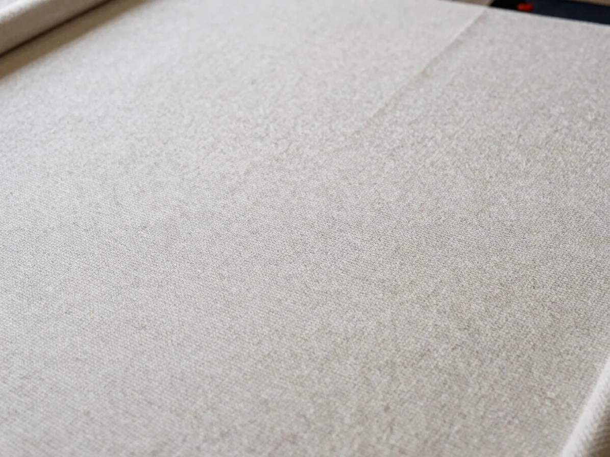 Textile fabric texture and finished knitted garment construction with crisp detail